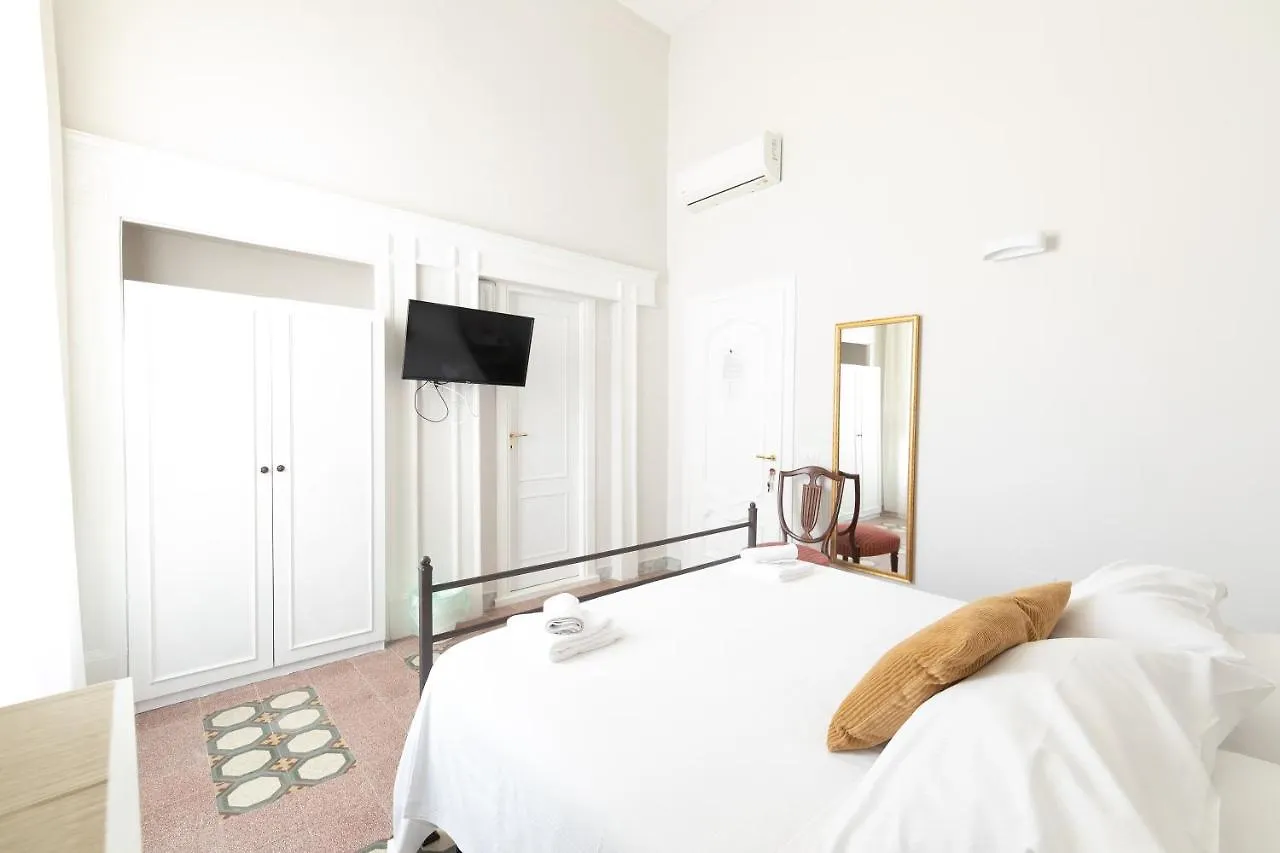 Effe Suites Неаполь 0*,  Италия